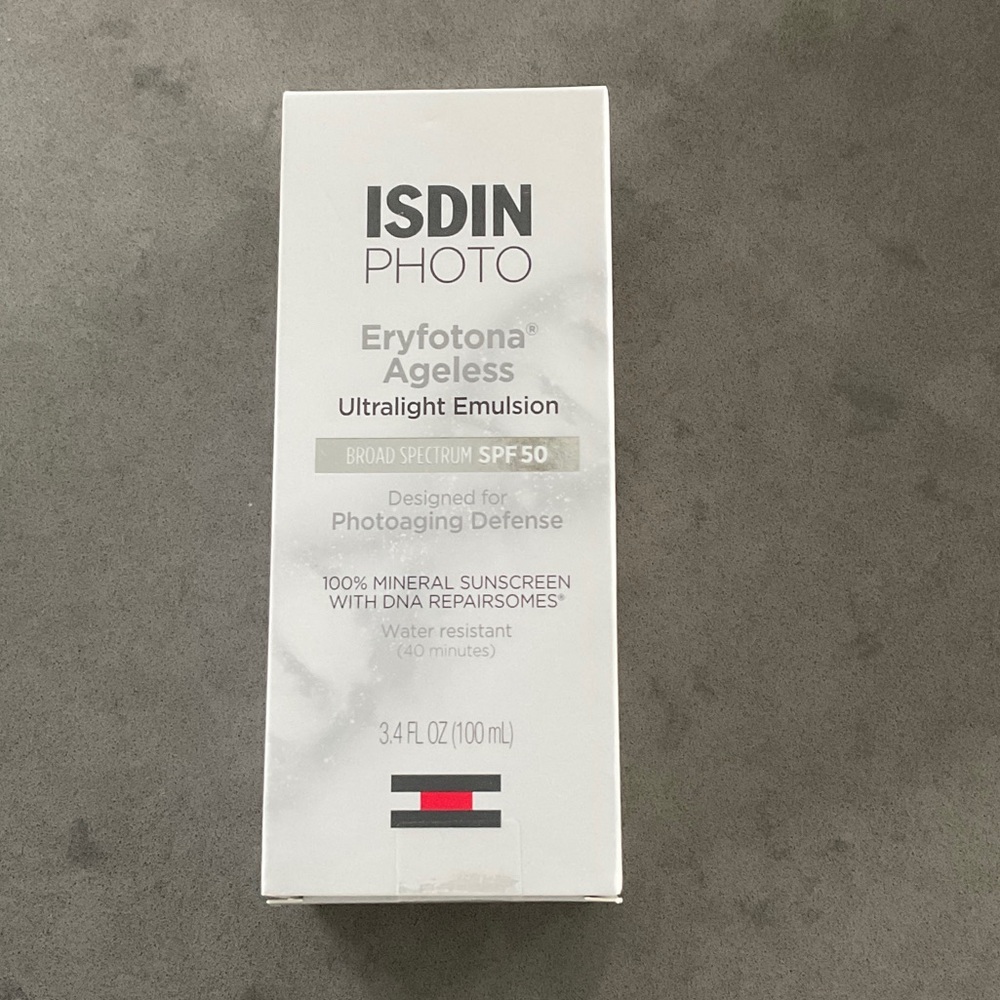 ISDIN Photo Eryfotona Ageless Ultralight Emulsion SPF 50 – White